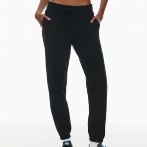 Aritzia TNA cozy fleece boyfriend joggers size XS